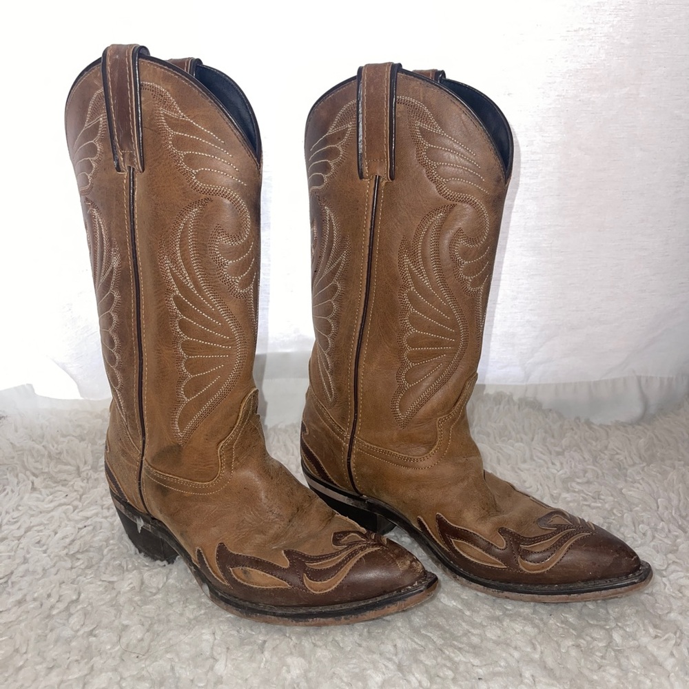 Vintage genuine leather western boots.